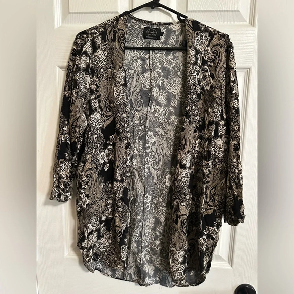 Outfitters & You Tops - Outfitters & You Kimono Black / Cream/ White Floral & Paisley Large 3/4 sleeve